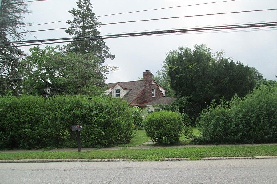 1st image of 600 W Woodland Ave