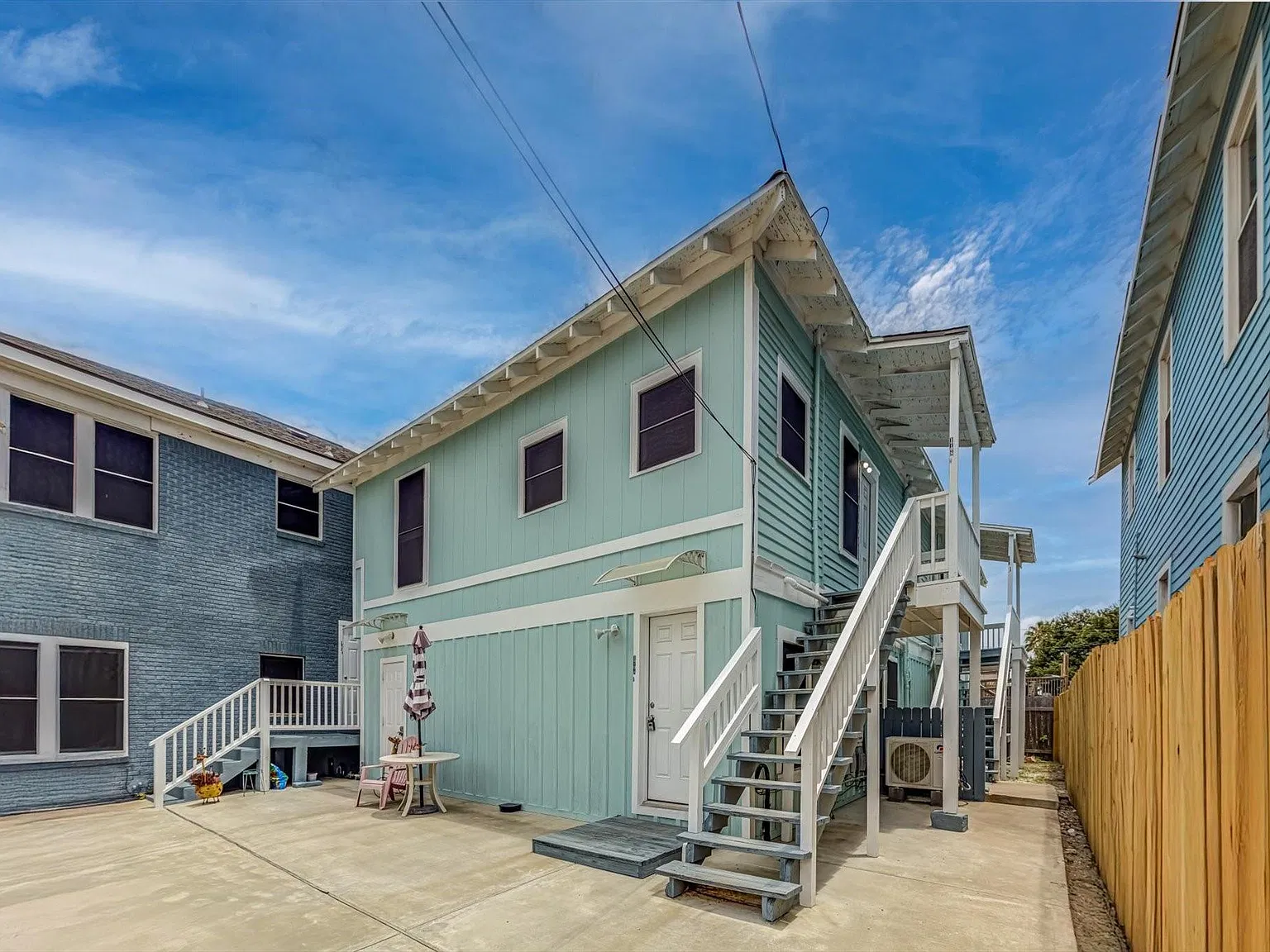 1 bed, 1.0 bath, 700 sqft, $1,100 — Photo 2