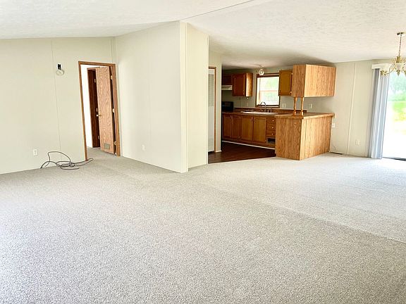 4th image of 3313 E 34th Ave