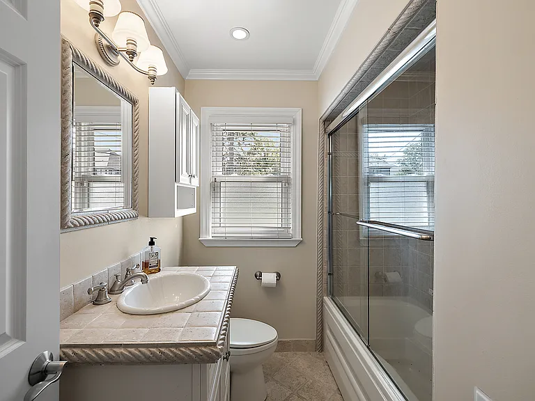 2546 Dorchester Rd — Photo 13