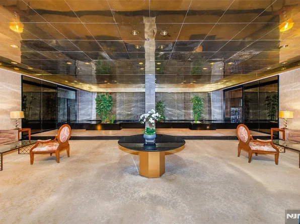 2 Claridge Dr APT 6FE, Verona, NJ 07044