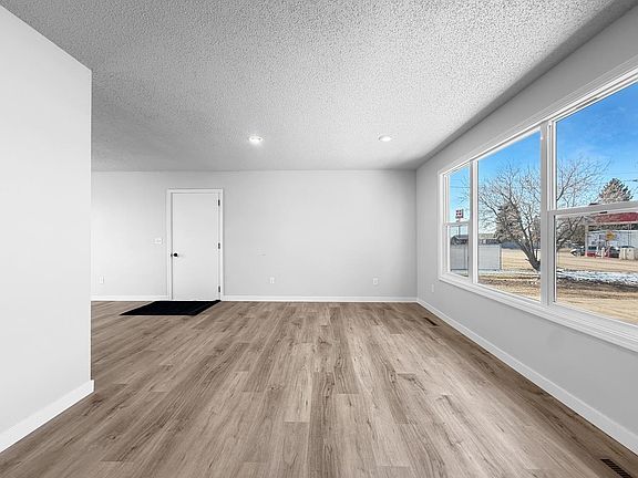 3rd image of 419 Pleasant Ave S
