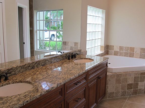 4th image of 4906 SW 25th Pl