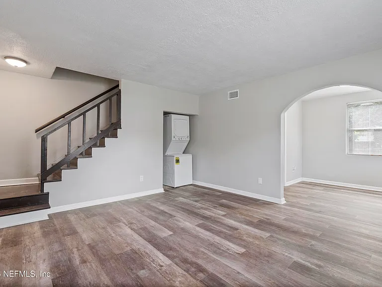 1004 Day Ave — Photo 3