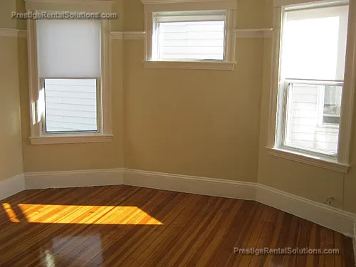 21 Roseclair St Photo 1