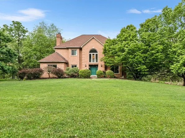 106 Briar Hill Dr, Zelienople, PA 16063