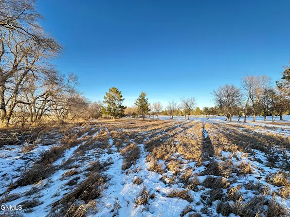 3744 Bunker Rd, Jamestown, ND 58401