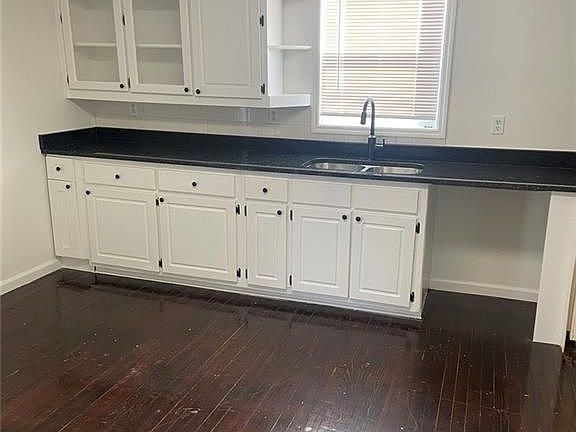 4th image of 52 Ivy St