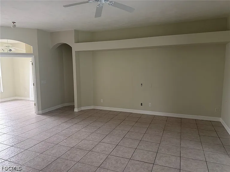 614 SW 57th St — Photo 5