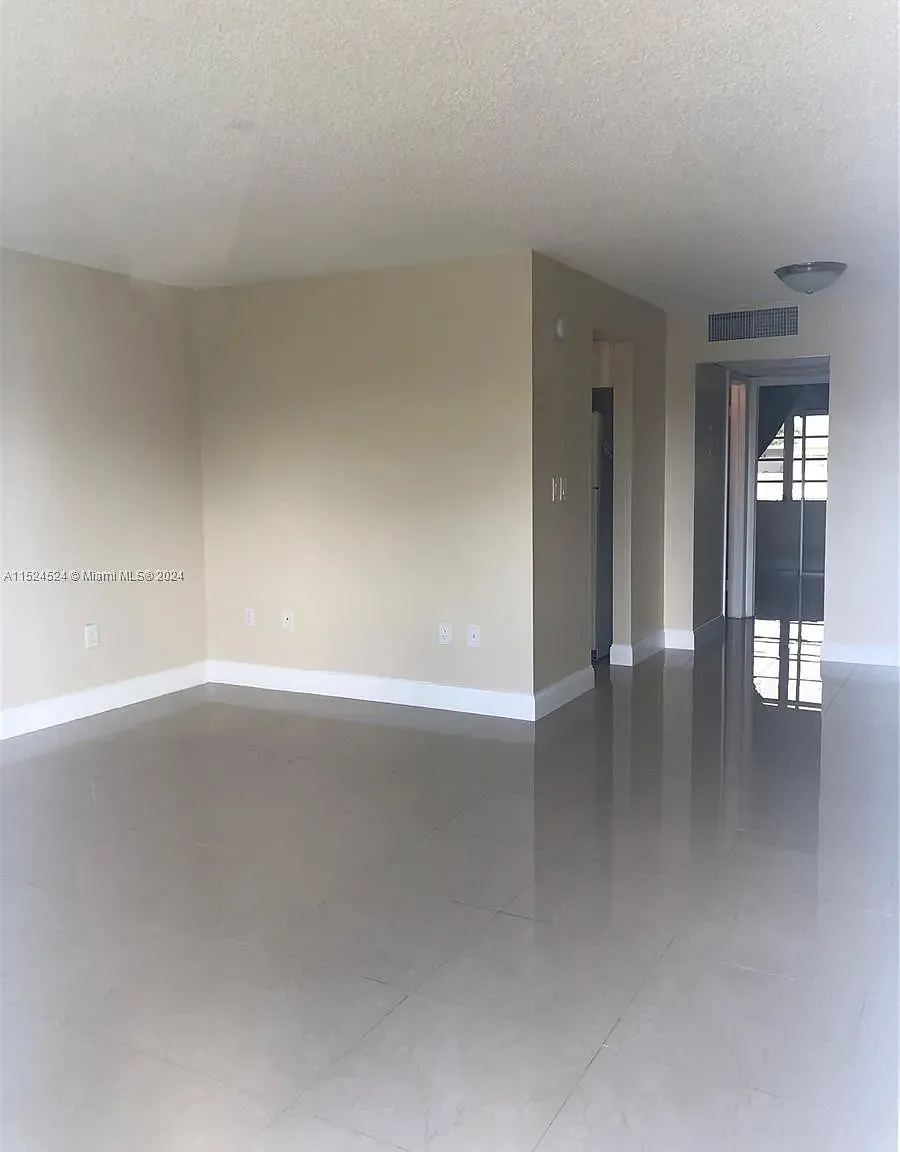 1 bed, 660 sqft, $1,560 — Photo 3