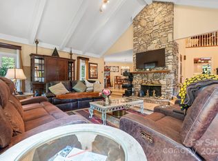 1750 5th Street Dr NW, Hickory, NC 28601