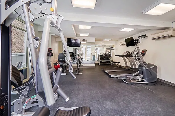Rented by Masterkey Realty Group LLC | media 9