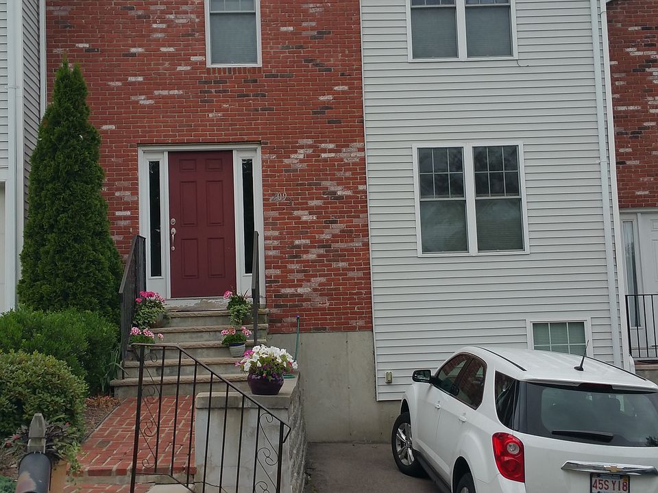 2nd image of 209 Saint Mary St