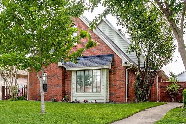 1st image of 202 Piccadilly Cir