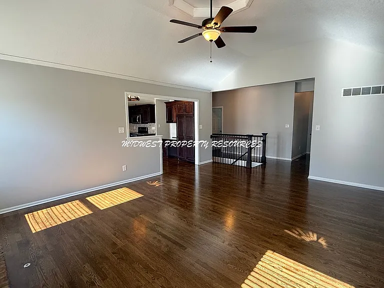 1209 SE Bridgehampton Way — Photo 7