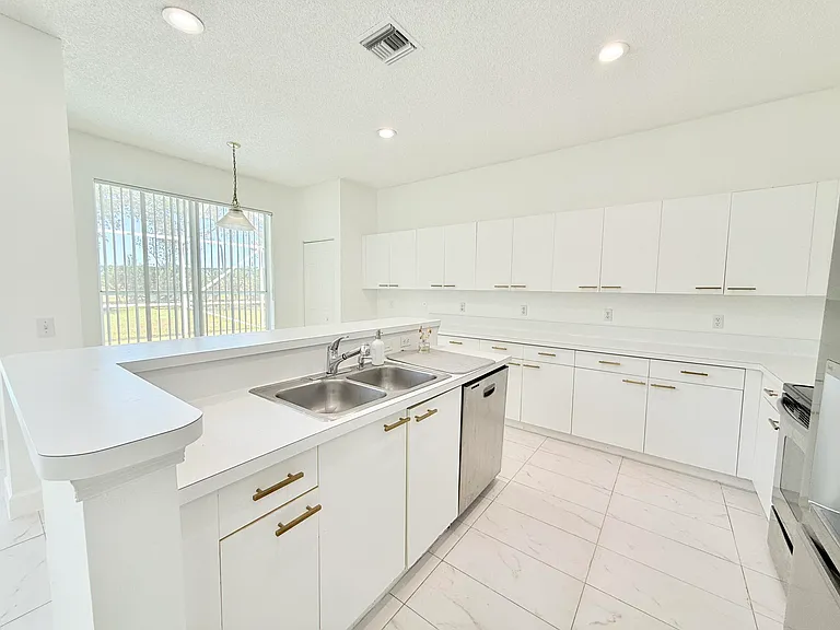 10875 Old Bridgeport Ln — Photo 21