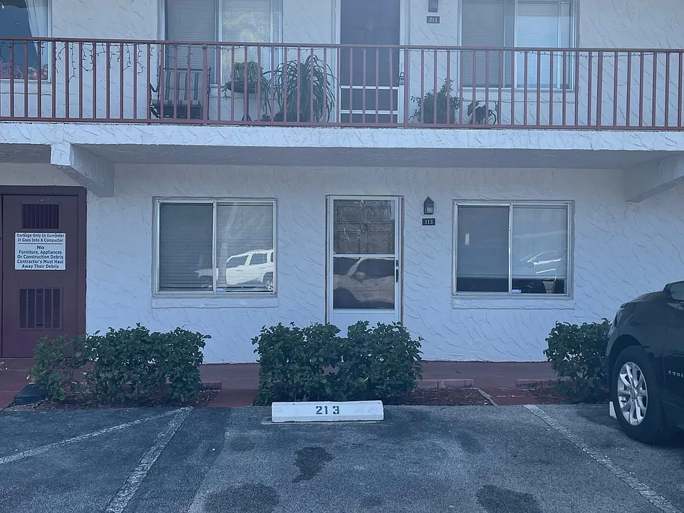 400 El Camino Dr #113