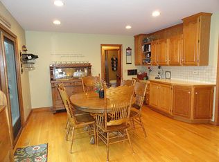 6N696 McKay Dr, St Charles, IL 60175