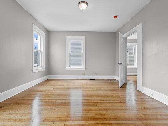 4th image of 857 Noble Ave #1