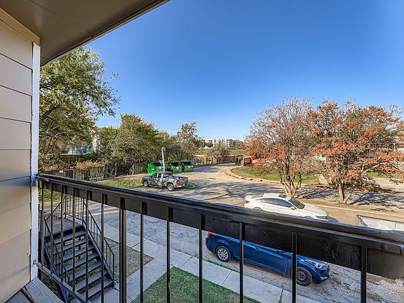 2nd image of 1913 W Loop APT C