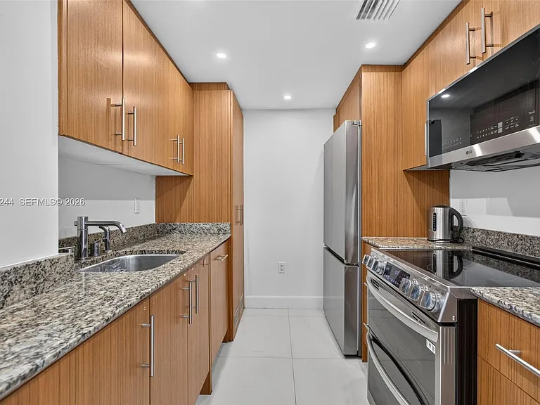 10275 Collins Ave #1521 — Photo 14