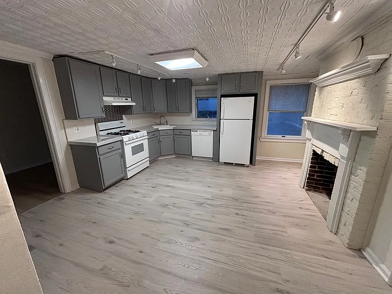315 Bloomfield St — Photo 4