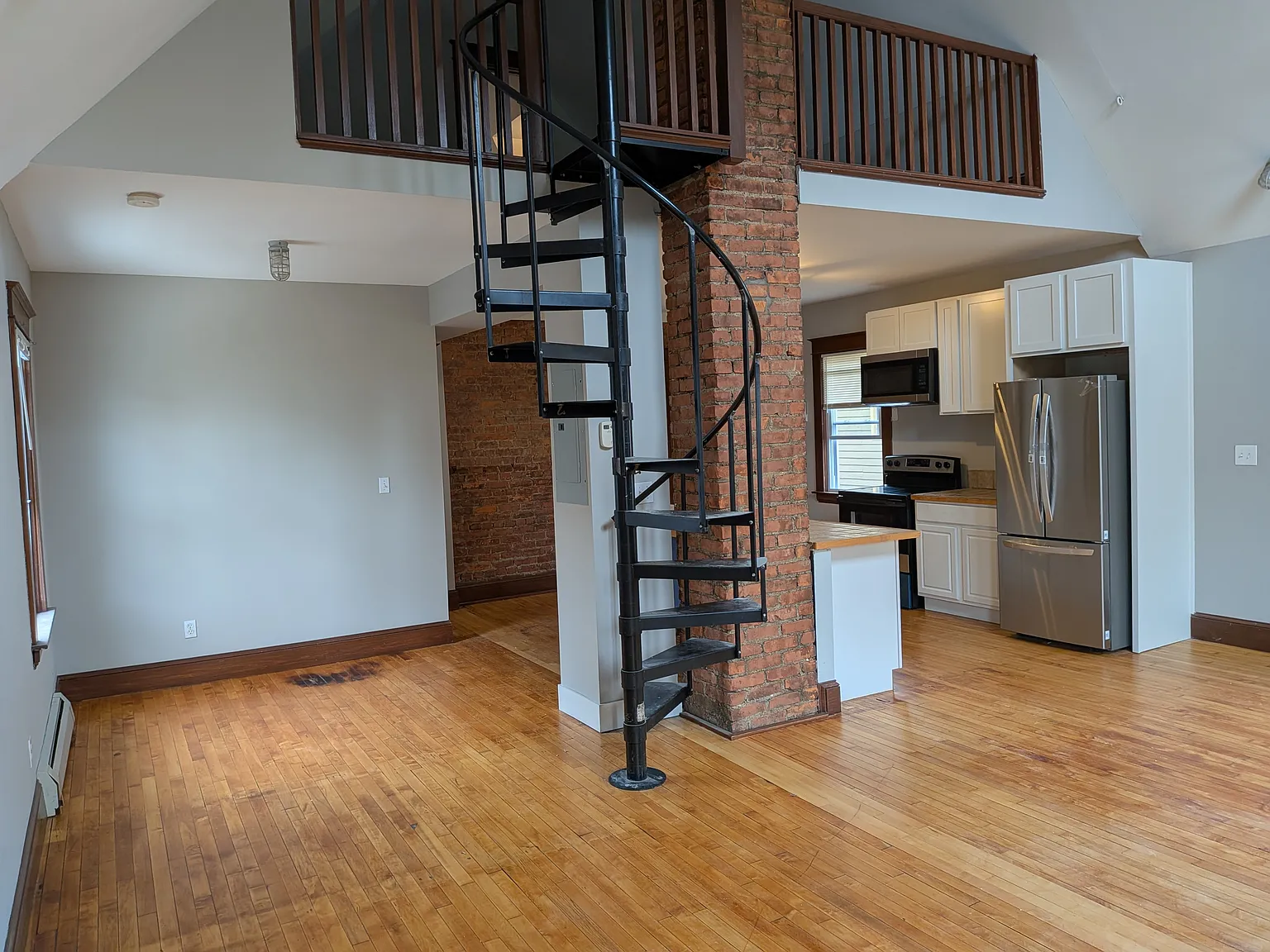 1014 Kenilworth — Photo 1