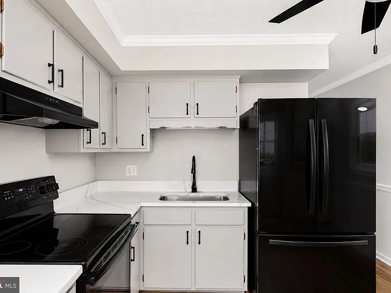 337 Lee St — Photo 8