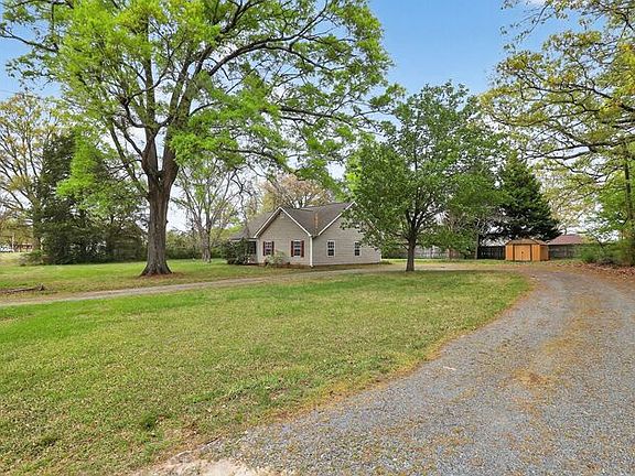 3rd image of 125 Southfork Rd
