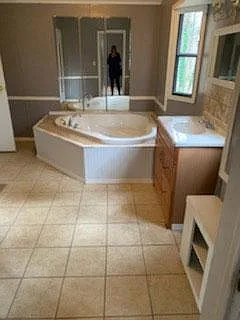 Master bath garden tub