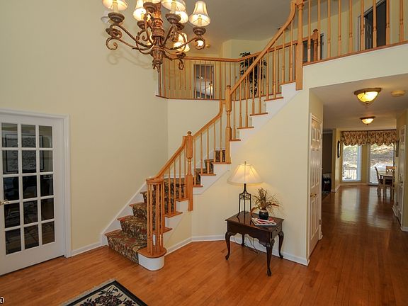 2nd image of 20 Mark Twain Dr