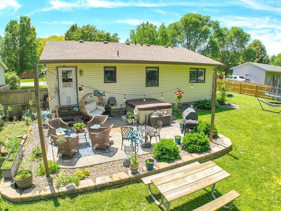 2204 22nd Ave SW, Willmar, MN 56201