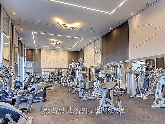 4th image of 721 Village Green Sq #721