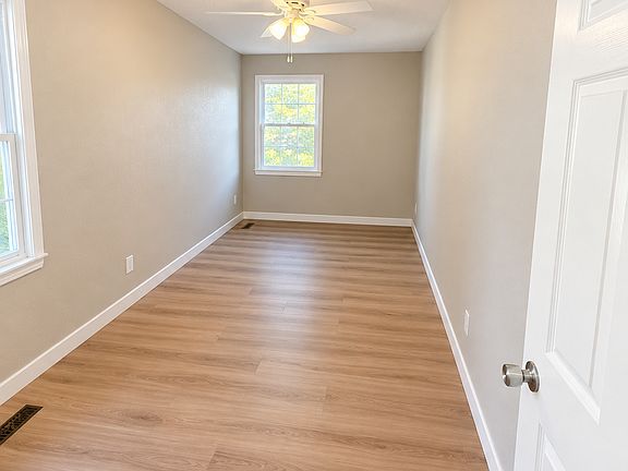 3rd image of 727 Bluff St