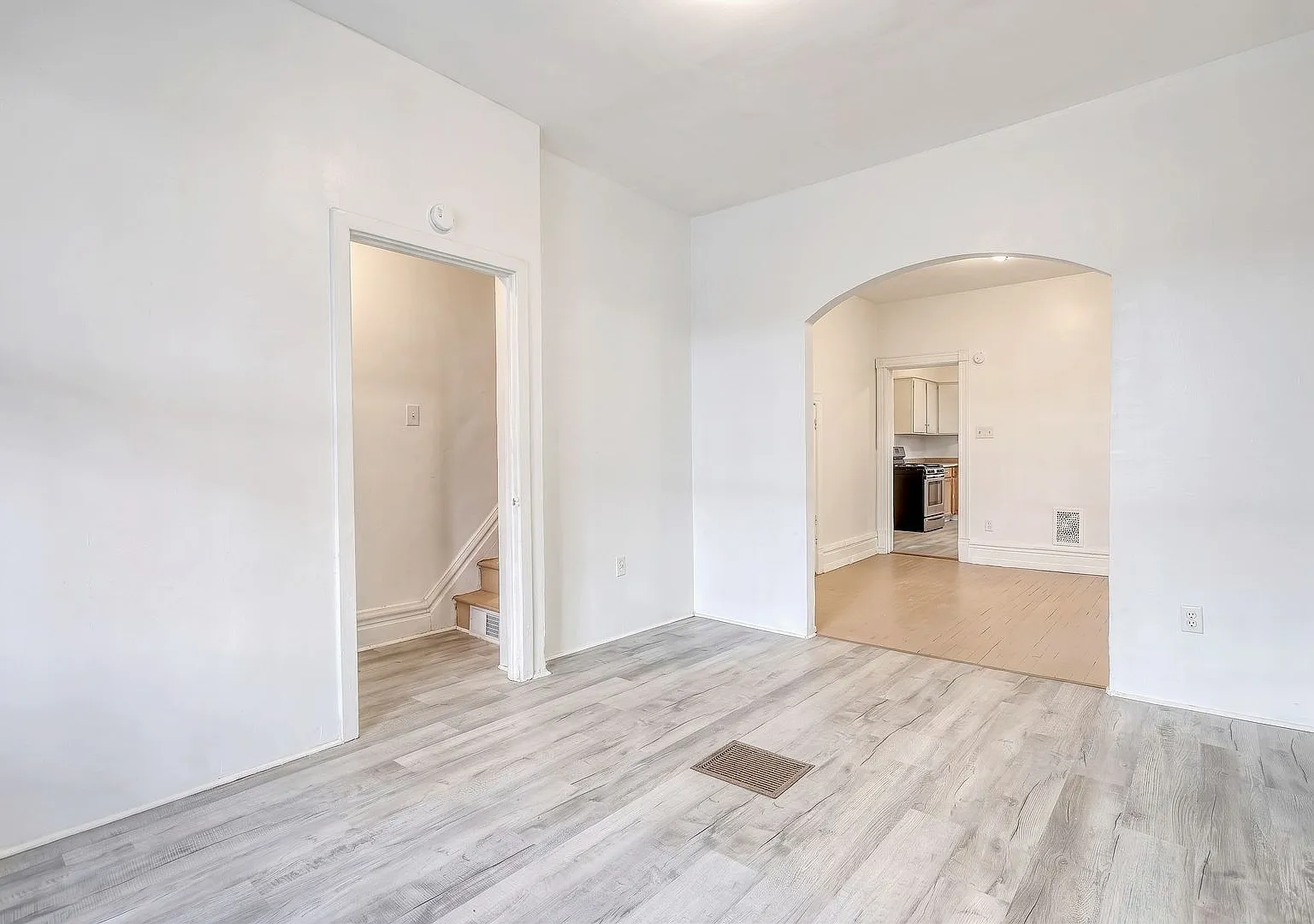 Spacious 4 Bedroom, 1.5 Bathroom Home — Photo 2