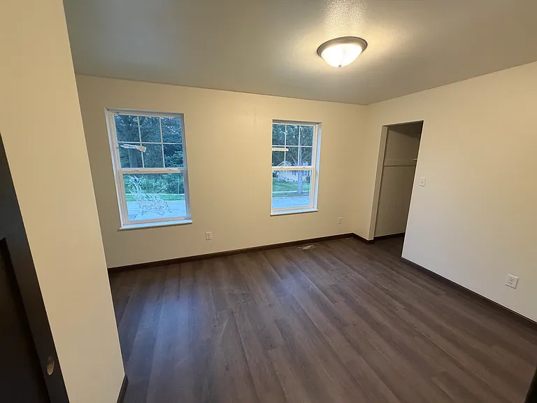 2421 Iowa St — Photo 10