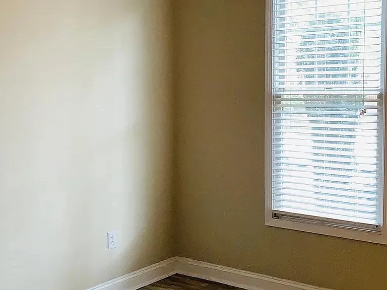 1 bed, 750 sqft, $1,350 — Photo 3