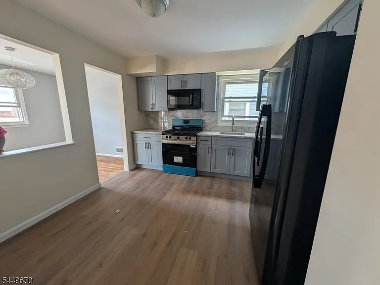 46 Sager Pl — Photo 2