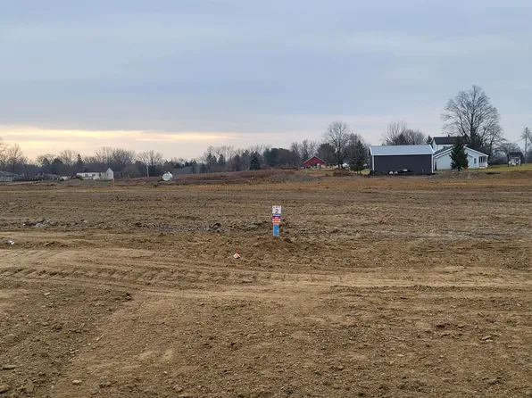 5463 Championship Dr #2, Linden, MI 48451