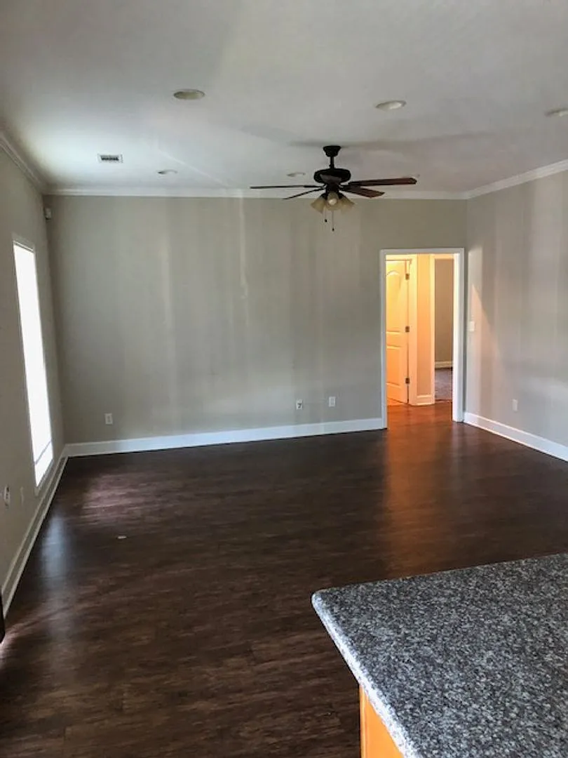 Leasing for Fall 2027 2203 Forest Lake Drive 3 Bed/ 3 Bath House — Photo 2