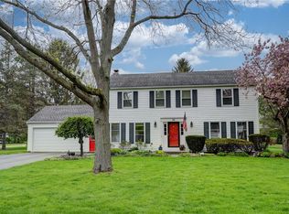30 Hunters Pointe, Pittsford, NY 14534