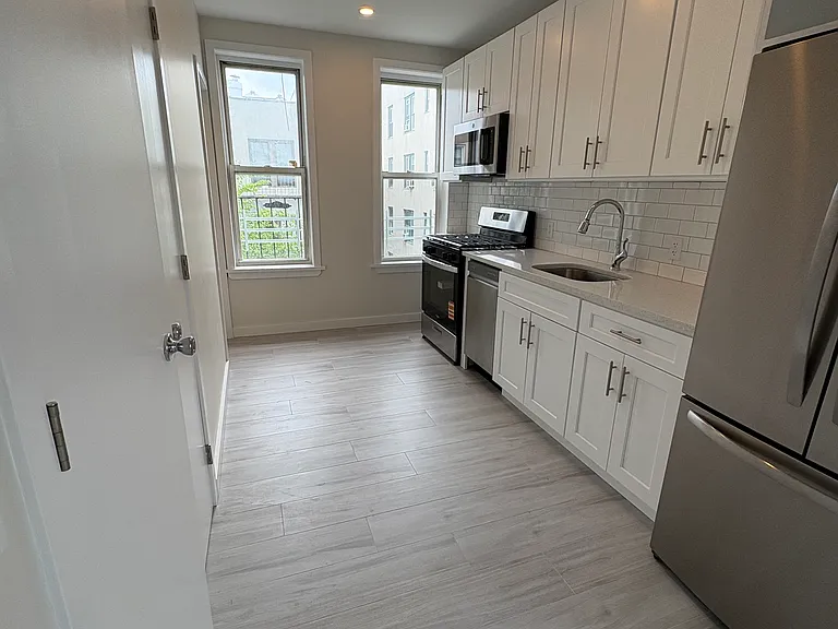 3068 45th St #3RR — Photo 7