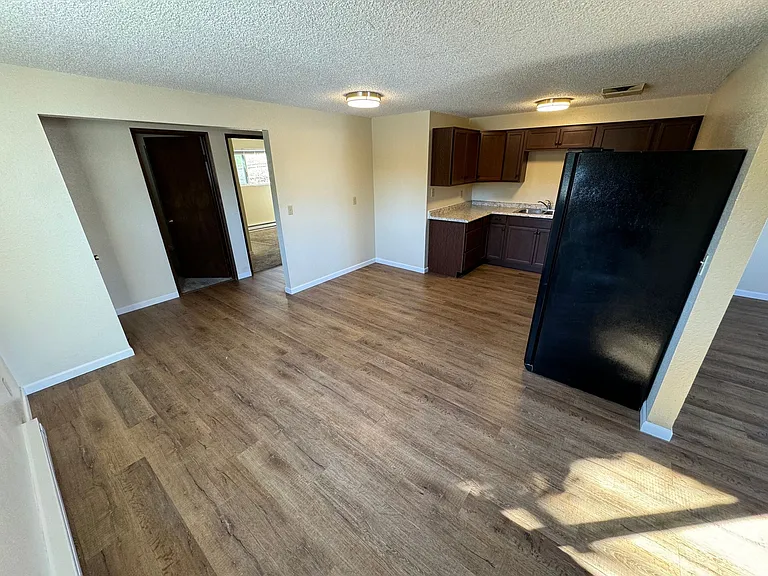 Pinewood Apartments — Photo 6