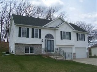 2920 Petersen Ln SE, Rochester, MN 55904