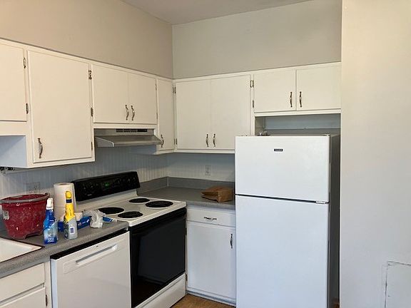 4th image of 402 E Portage Ave #1