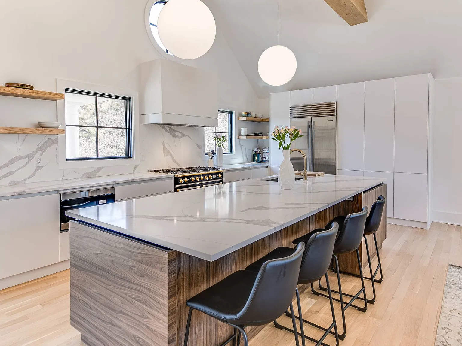 Bridgehampton Oasis: Serenity Meets Luxury — Photo 1