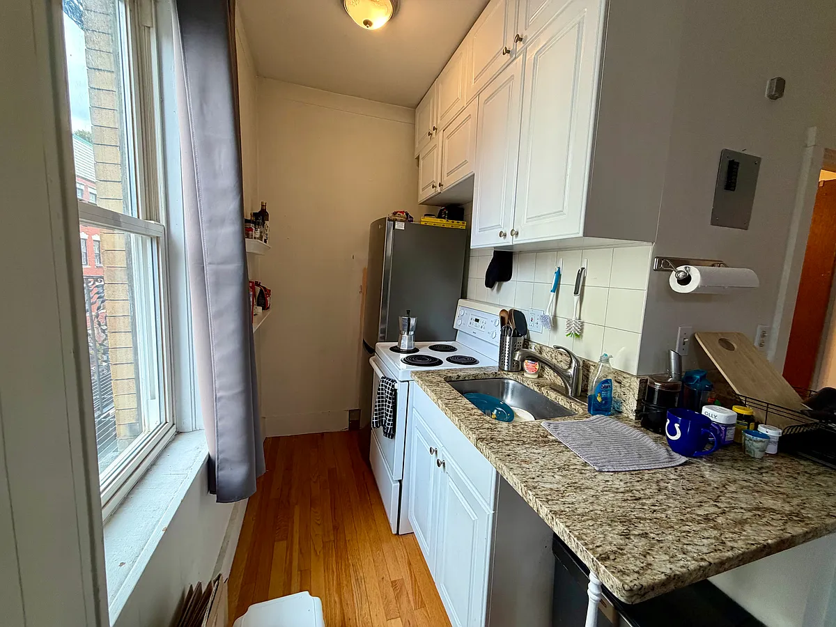 Building Photo - 108 Myrtle St #6