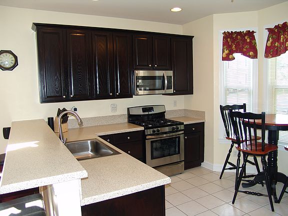 5th image of 225 Shinnecock Dr