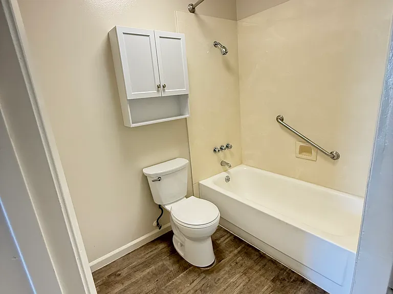 Otis Terrace Apartments — Photo 14