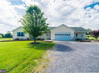 72 Hinton Ridge Ln, Kearneysville, WV 25430